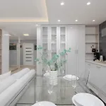 公寓 Family In With Parking, Desk, Air Conditioned Living And Bathtub By Renters *