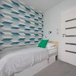 Family In With Parking, Desk, Air Conditioned Living And Bathtub By Renters 公寓 华沙