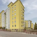 Family In With Parking, Desk, Air Conditioned Living And Bathtub By Renters *