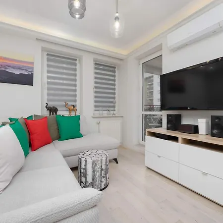 Apartmán Family In With Parking, Desk, Air Conditioned Living And Bathtub By Renters *