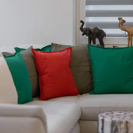 Apartmán Family In With Parking, Desk, Air Conditioned Living And Bathtub By Renters Varšava