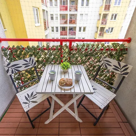 아파트 Family In With Parking, Desk, Air Conditioned Living And Bathtub By Renters