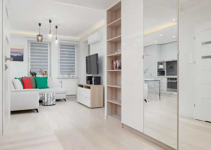 Apartmán Family In With Parking, Desk, Air Conditioned Living And Bathtub By Renters Varšava