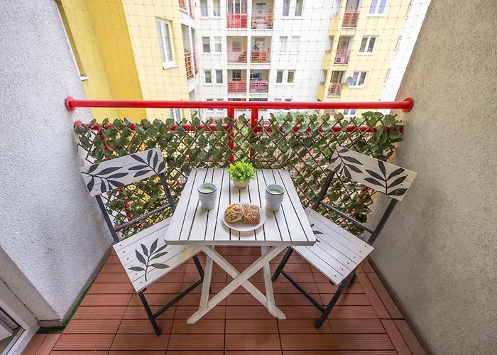 아파트 Family In With Parking, Desk, Air Conditioned Living And Bathtub By Renters